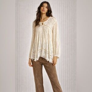 ❤️‍🔥 Zimmermann Ivory Silk Floating Fringe Top 💃
(On Trend 🤍2026)